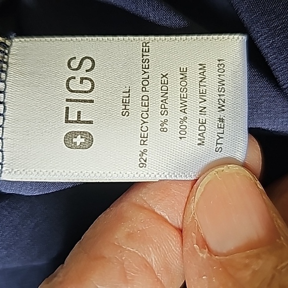 Figs, glue scrub top short sleeves.  Size small. pockets. - Picture 8 of 10